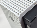 Xbox One S 1 TB (Consola y control abiertos por mantenimiento)
